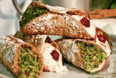 cannoli-siciliani-mirabello-ferrara.jpg