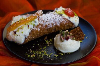 cannolo-siciliano-EMILIA-ROMAGNA-FERRARA.jpg